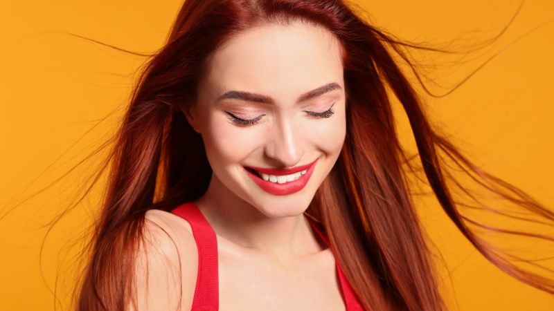 cabello teñido de rojo cabello teñido de rojo (1)