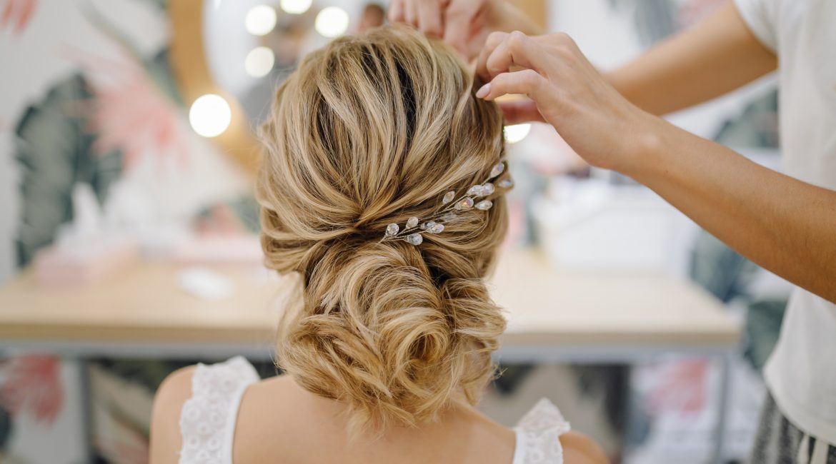 Recogido bajo y elegante para una apariencia sofisticada.